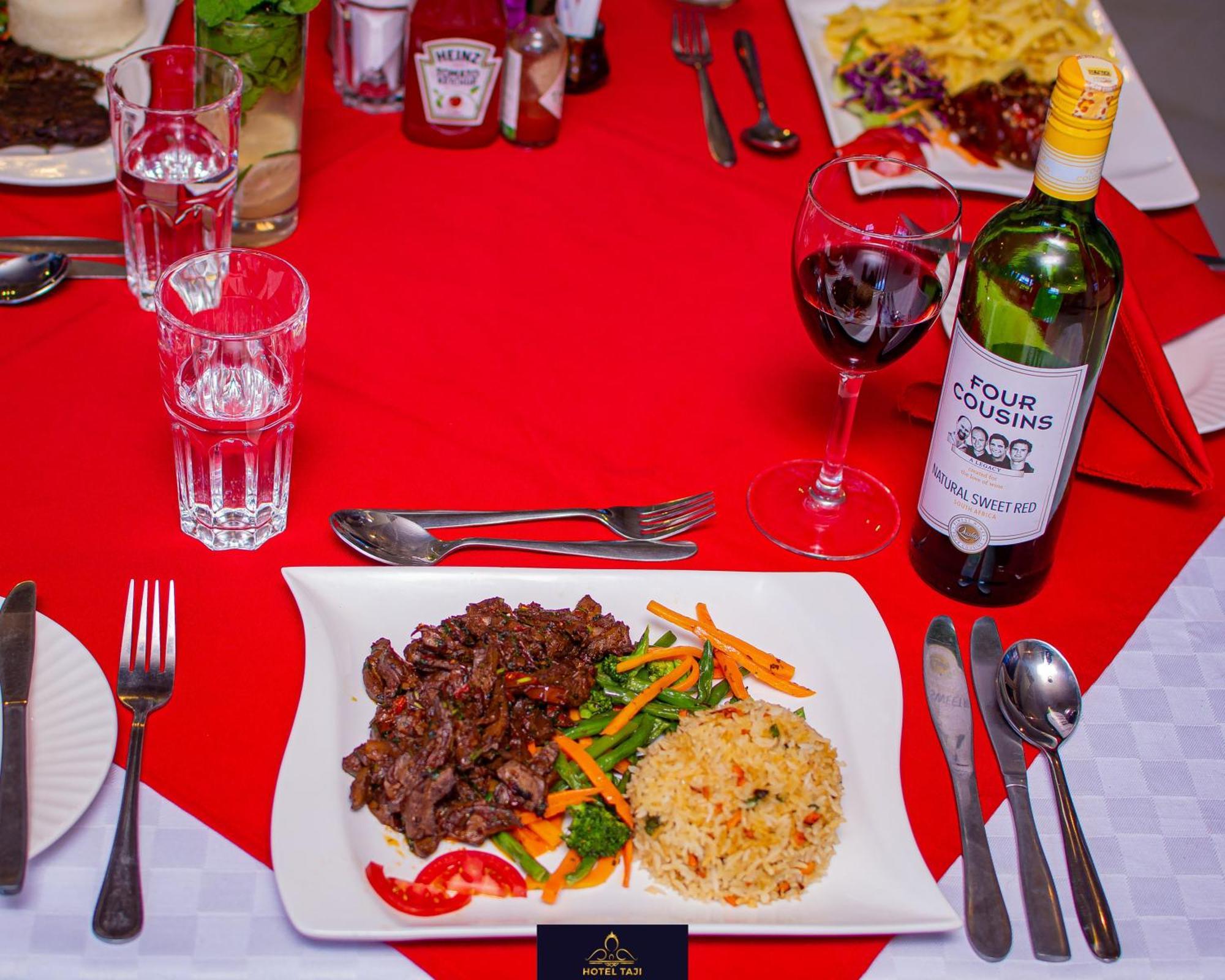 Hotel Taji Nanyuki Ngoại thất bức ảnh